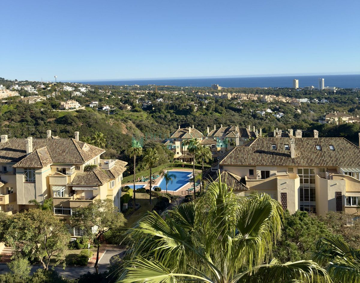 Penthouse for sale in Elviria, Marbella East