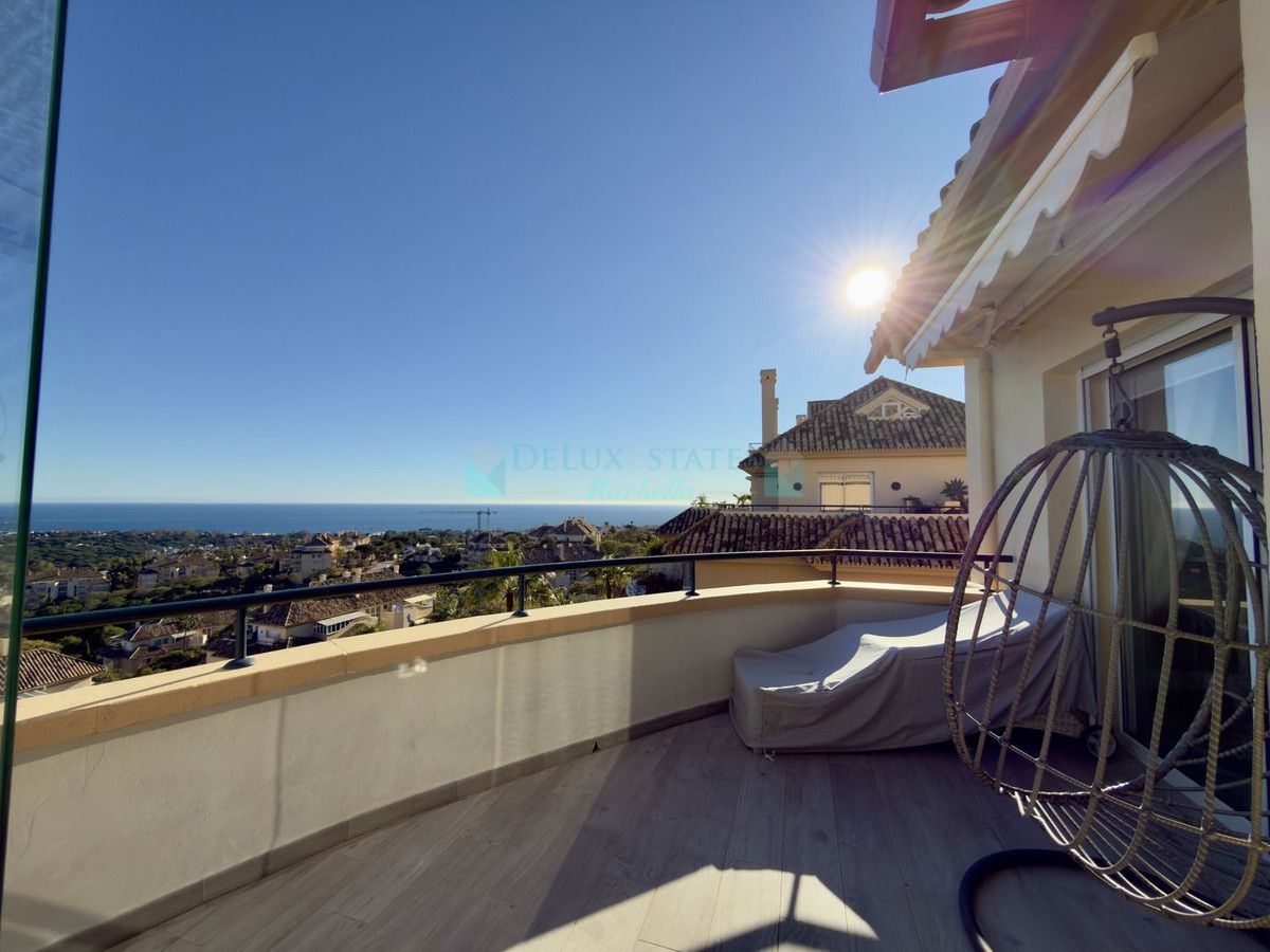 Penthouse for sale in Elviria, Marbella East