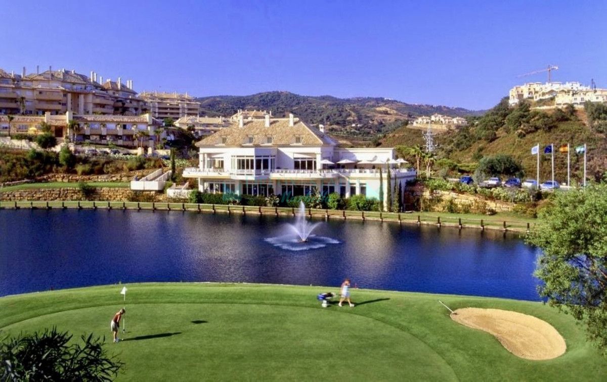 Penthouse for sale in Elviria, Marbella East