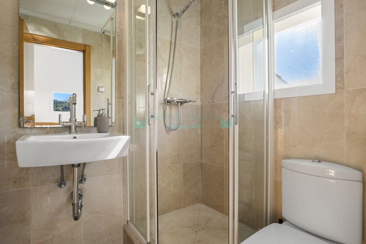 Apartment for rent in Los Arqueros, Benahavis