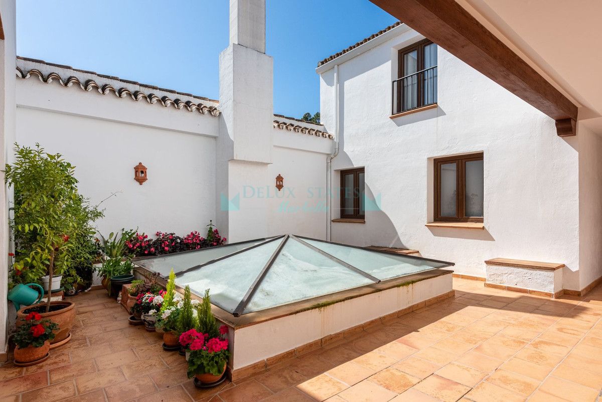Penthouse for sale in Benahavis