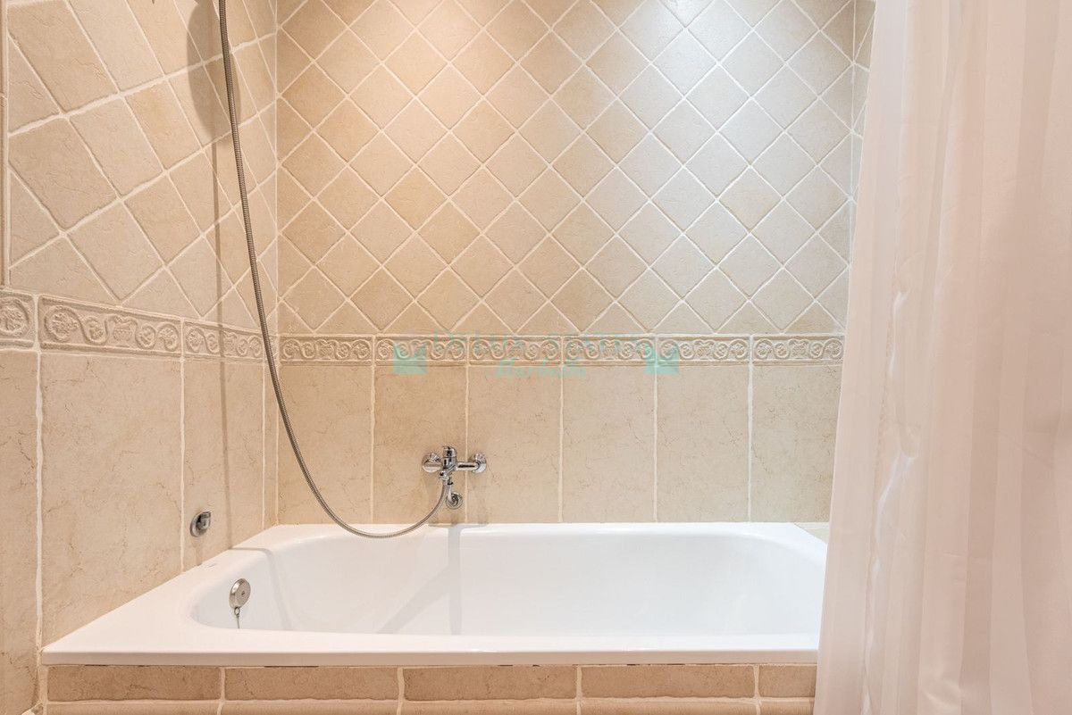 Penthouse for sale in Benahavis