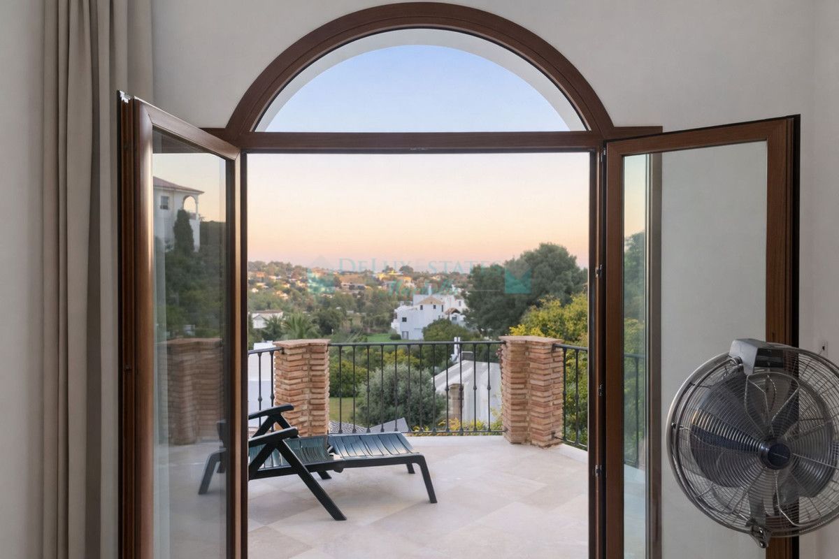 Villa for sale in Benahavis