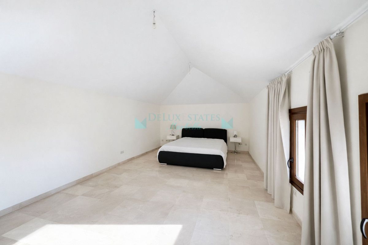 Villa for sale in Benahavis