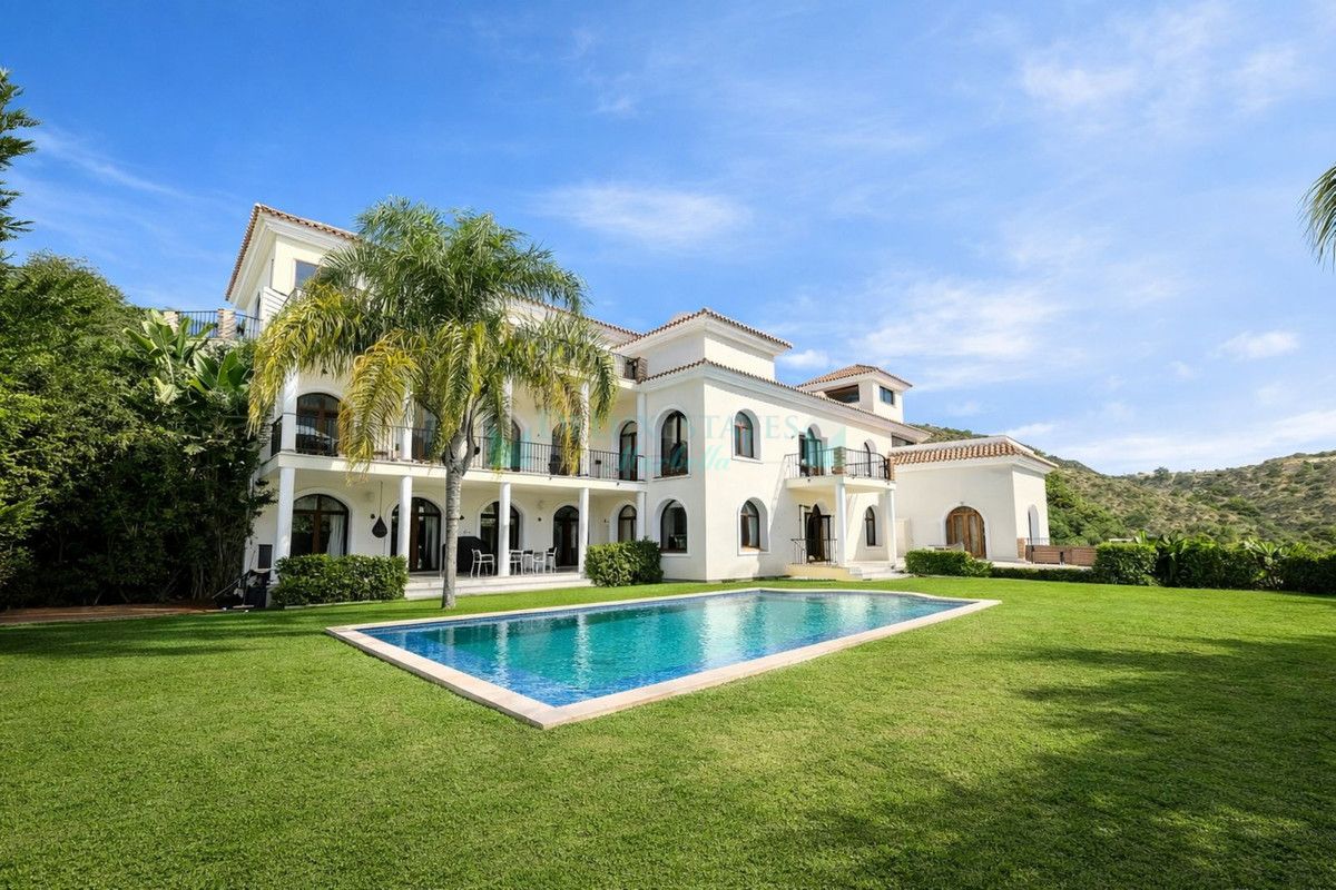 Villa for sale in Benahavis