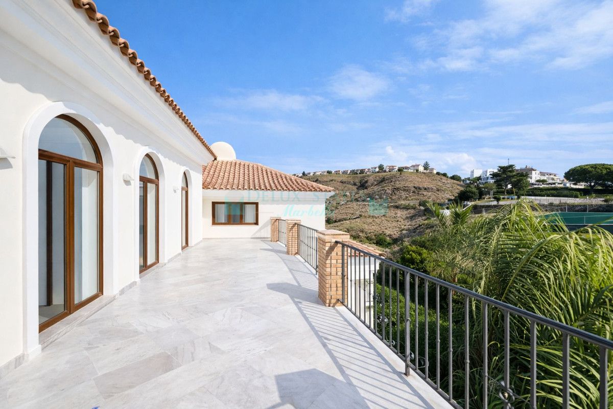 Villa for sale in Benahavis