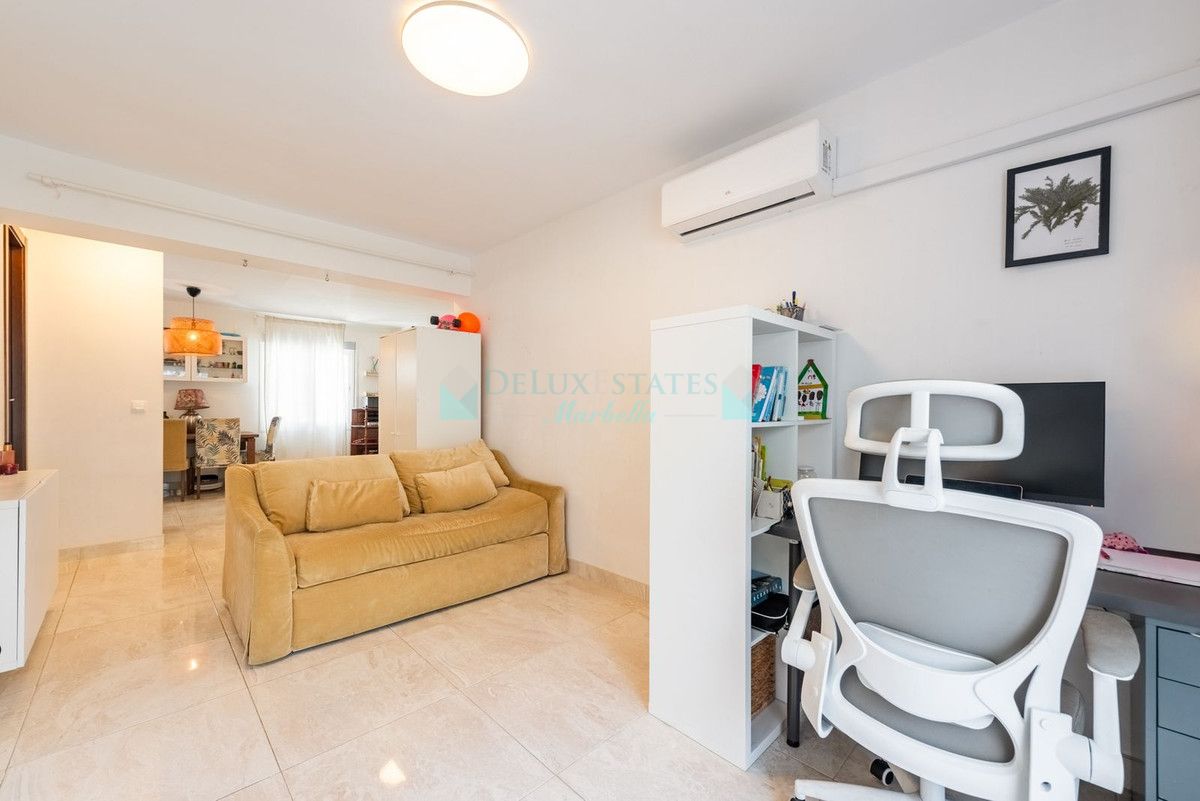 Penthouse for sale in Estepona