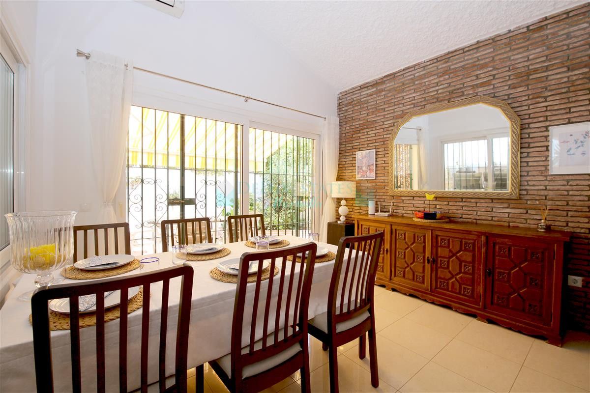 Villa for rent in Estepona