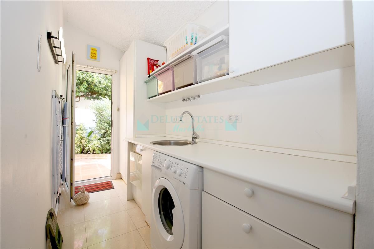 Villa for rent in Estepona
