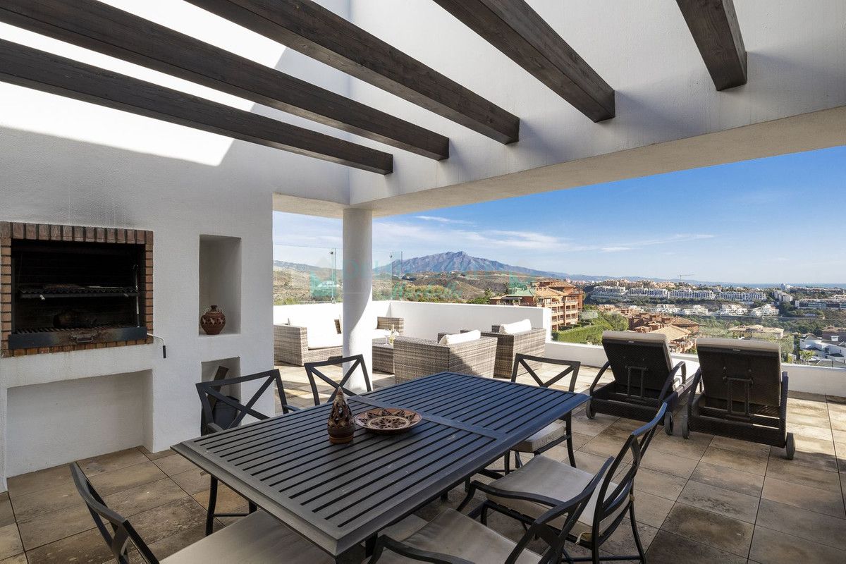 Penthouse for sale in New Golden Mile, Estepona