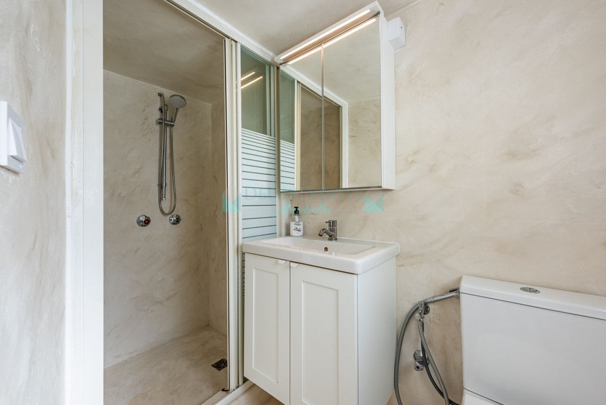 Villa for sale in Nueva Andalucia