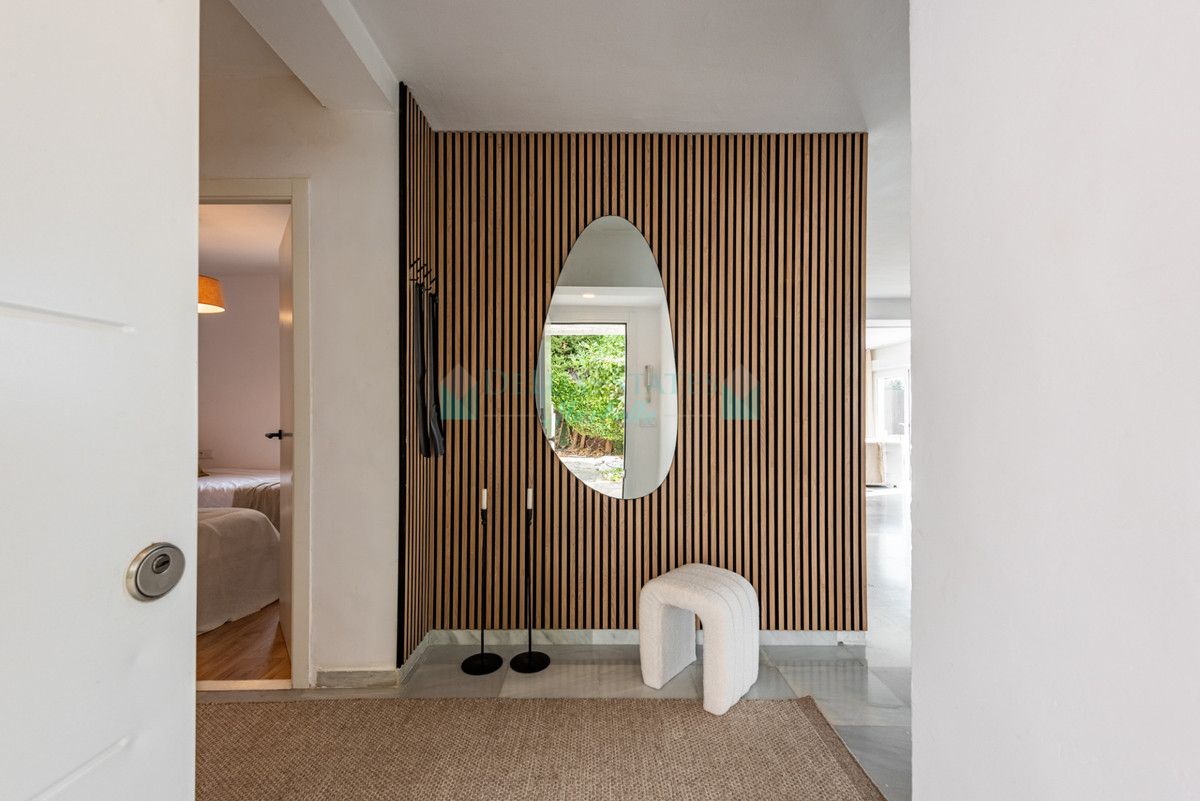 Villa for sale in Nueva Andalucia