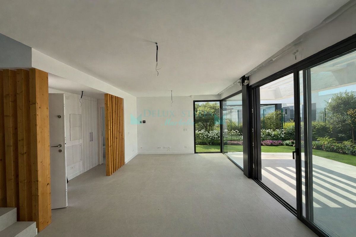 Villa Pareada en venta en Estepona