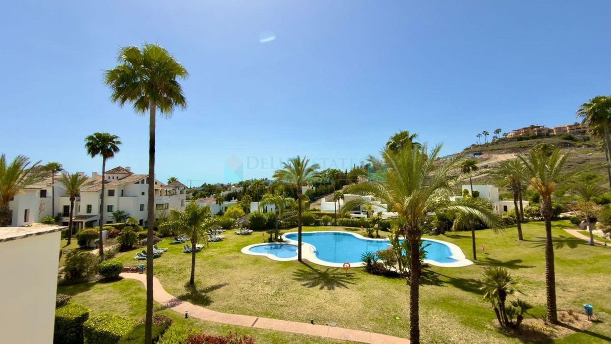 Ático en alquiler en Benahavis