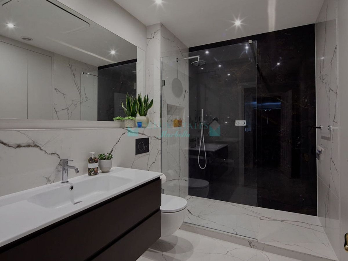 Villa for sale in Benahavis