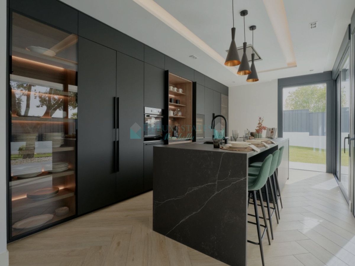 Villa for sale in Benahavis