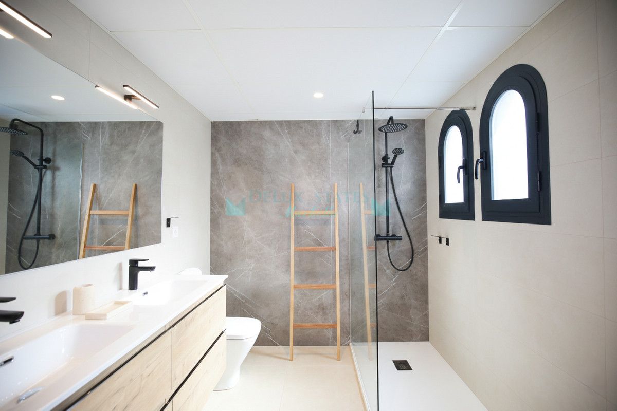 Town House for sale in Estepona