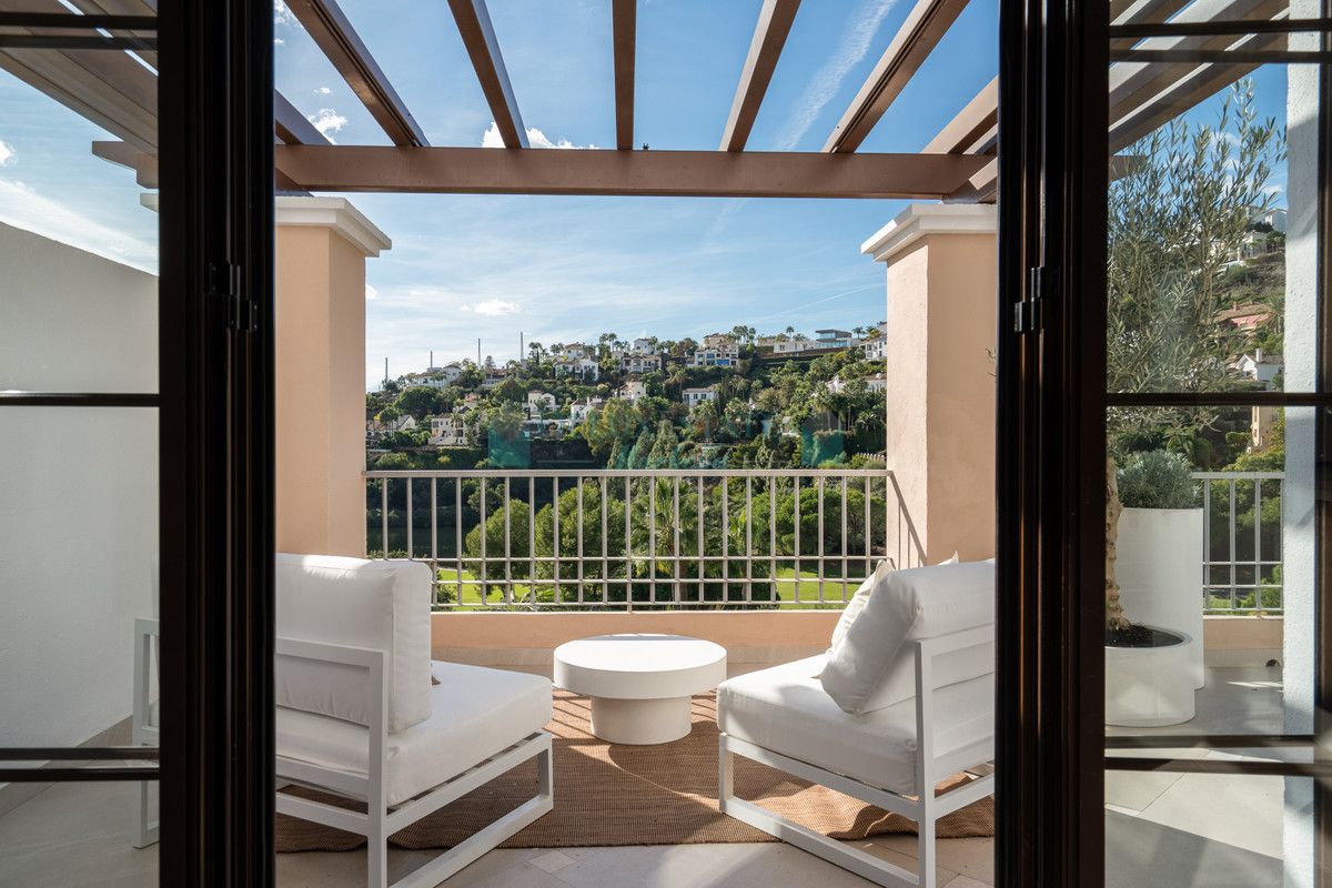 Penthouse for sale in Los Arqueros, Benahavis