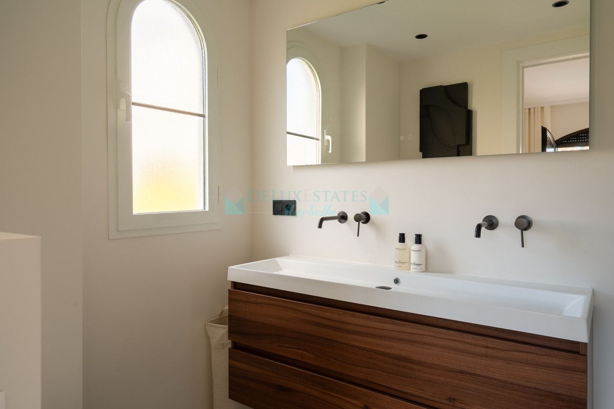 Penthouse for sale in Los Arqueros, Benahavis