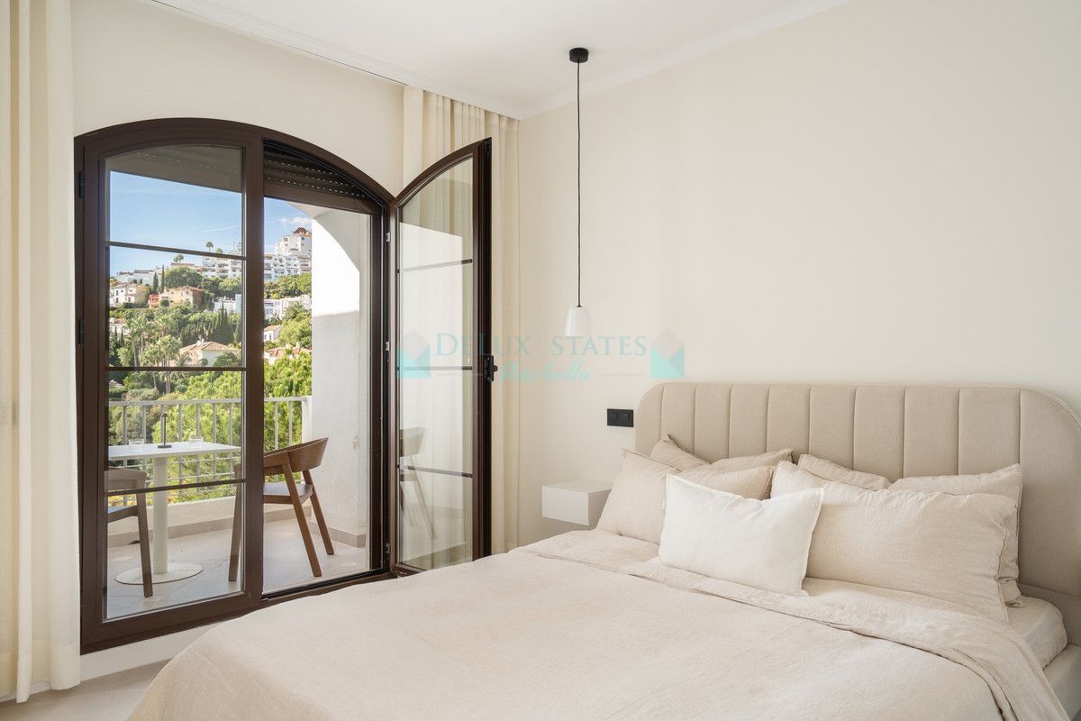 Penthouse for sale in Los Arqueros, Benahavis