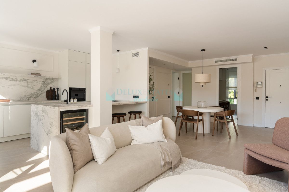 Penthouse for sale in Los Arqueros, Benahavis