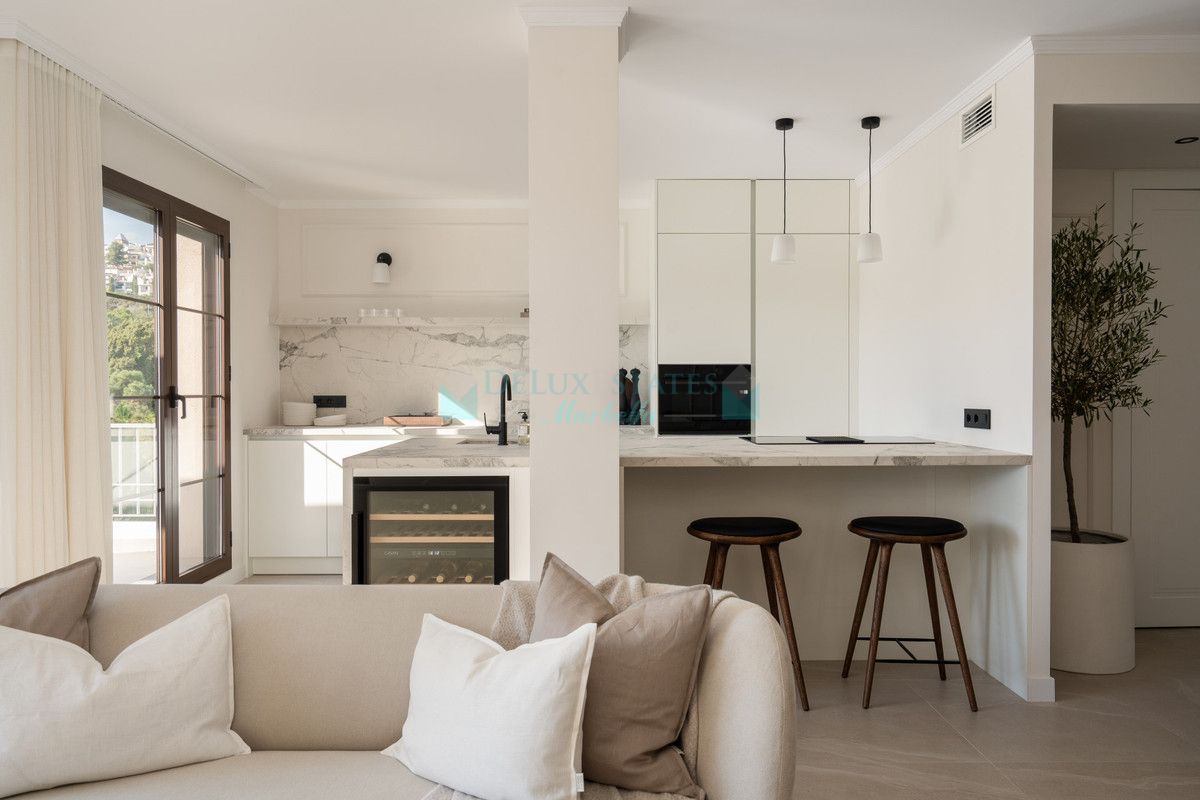Penthouse for sale in Los Arqueros, Benahavis