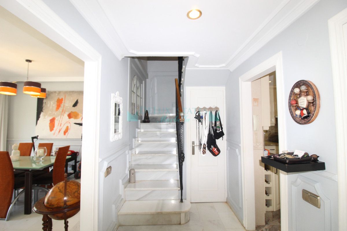 Town House for sale in Nueva Andalucia