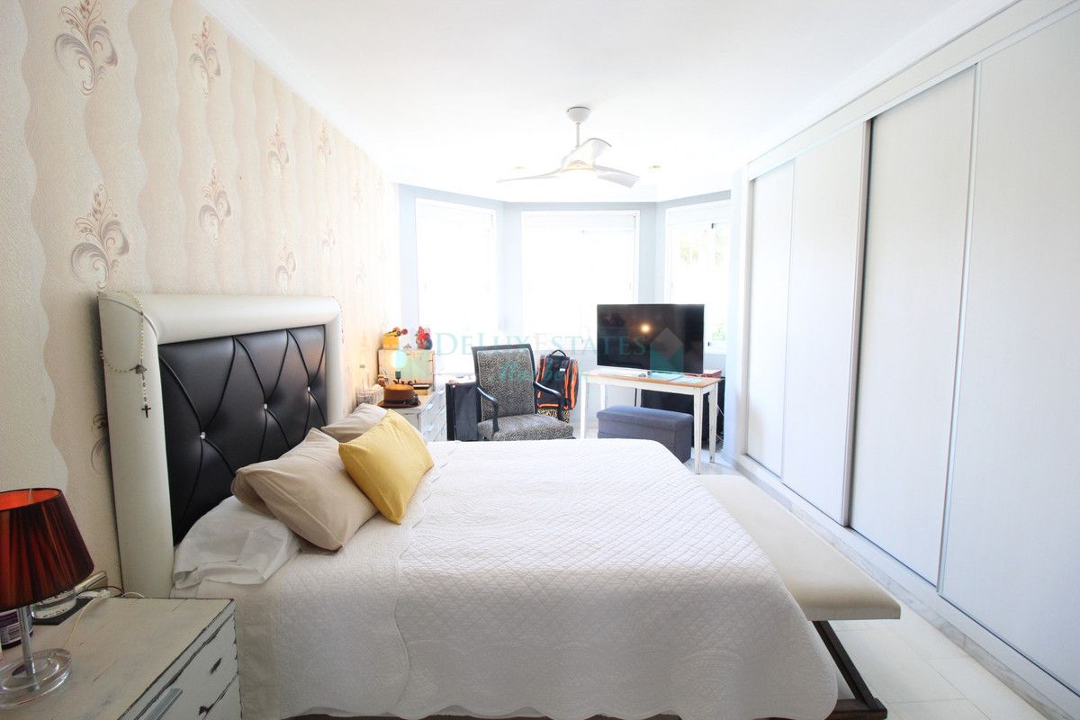 Town House for sale in Nueva Andalucia