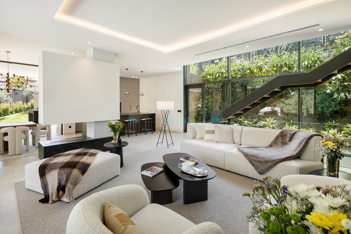 Villa for sale in Nueva Andalucia