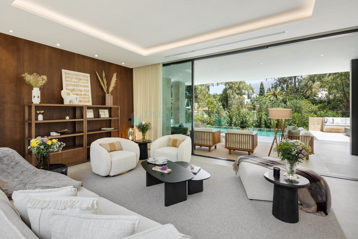 Villa for sale in Nueva Andalucia