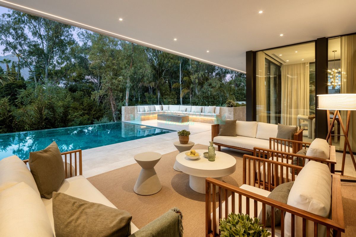 Villa for sale in Nueva Andalucia