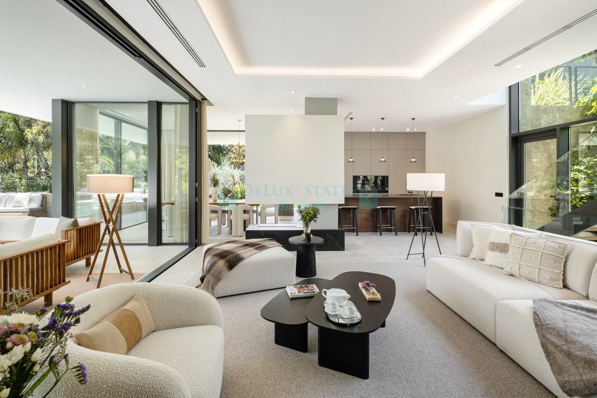 Villa for sale in Nueva Andalucia