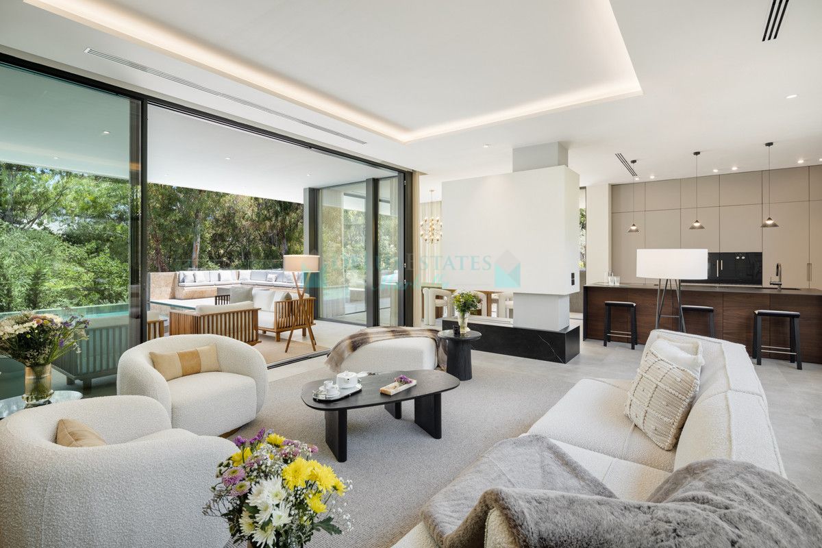 Villa for sale in Nueva Andalucia