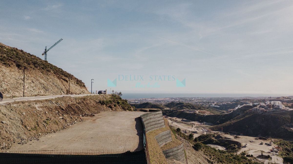 Plot for sale in Benahavis