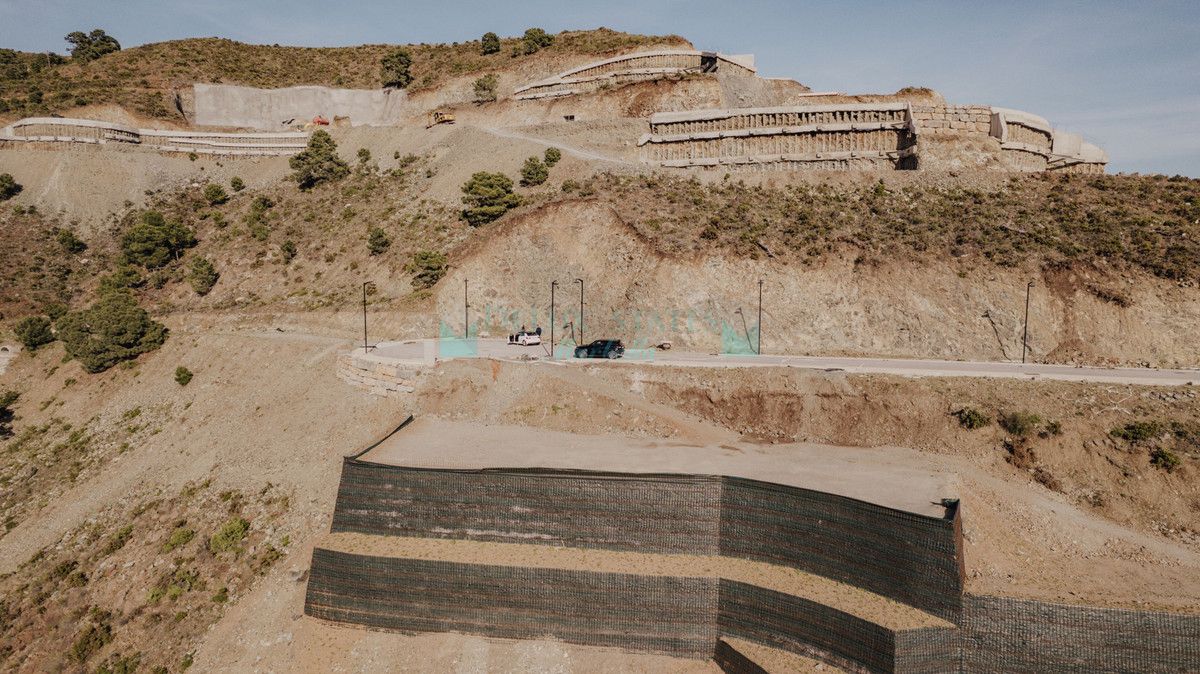 Plot for sale in Benahavis