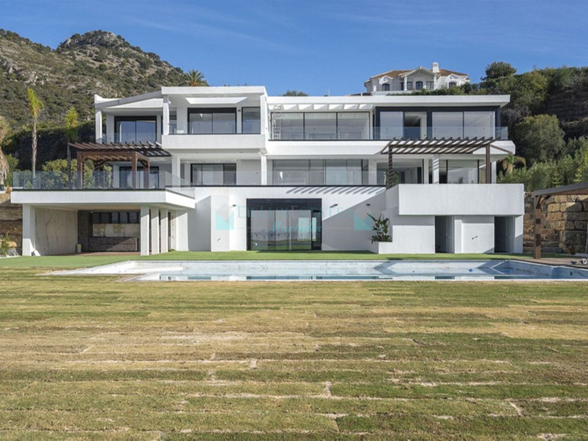Villa for sale in Benahavis