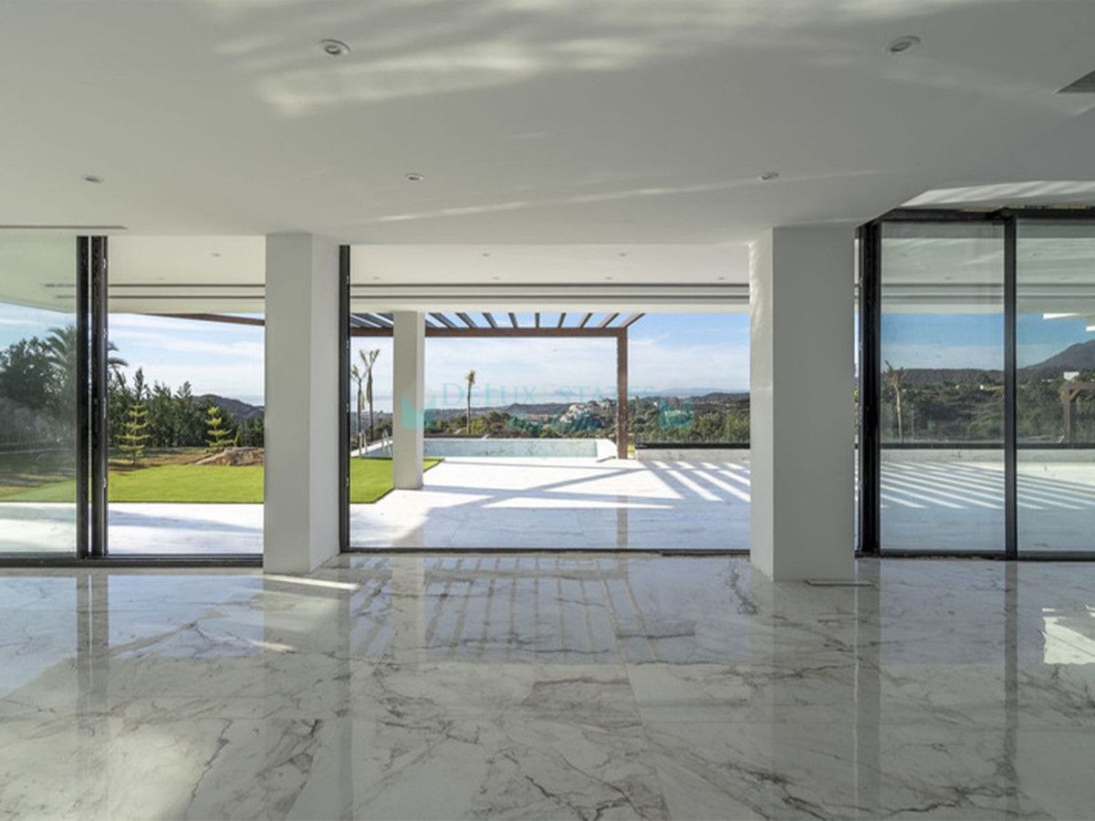 Villa for sale in Benahavis