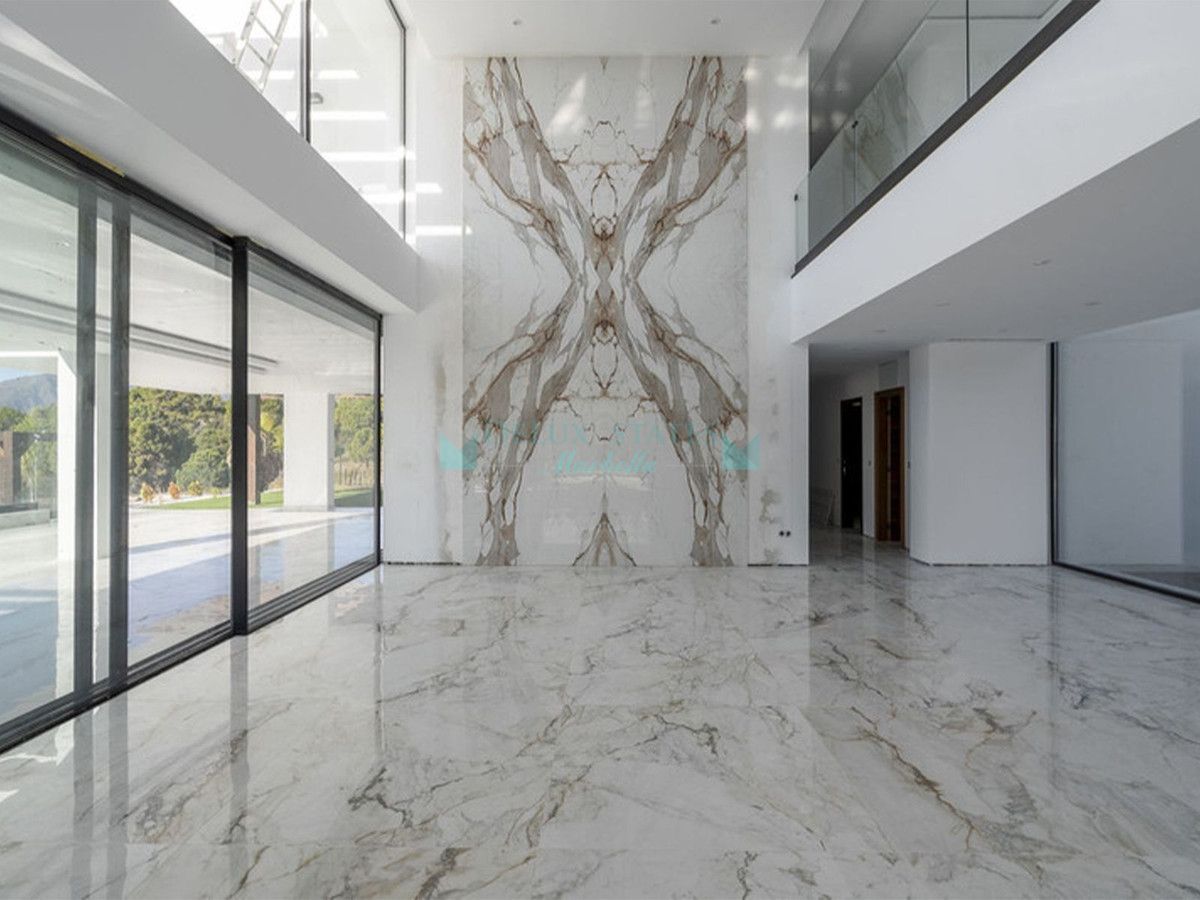 Villa for sale in Benahavis