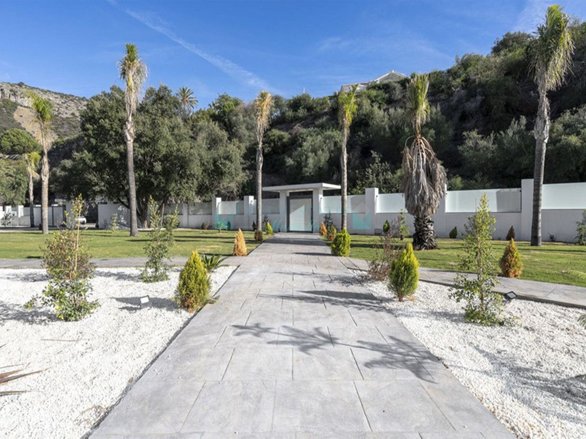 Villa for sale in Benahavis