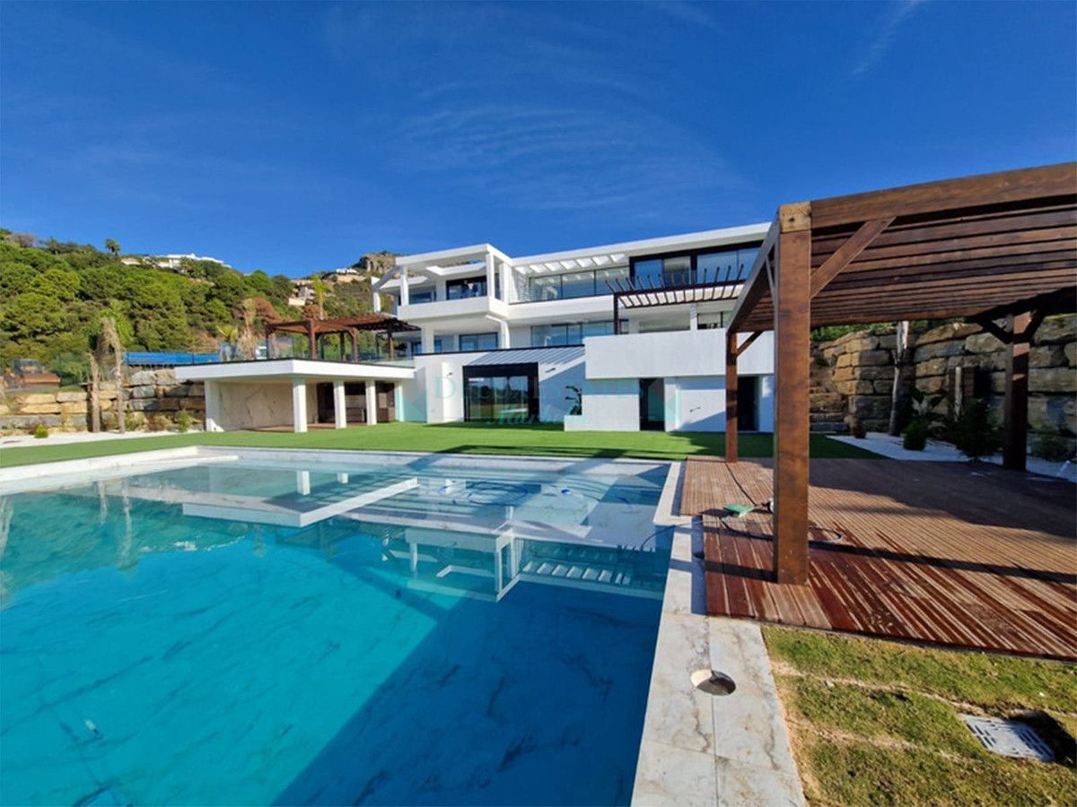 Villa for sale in Benahavis