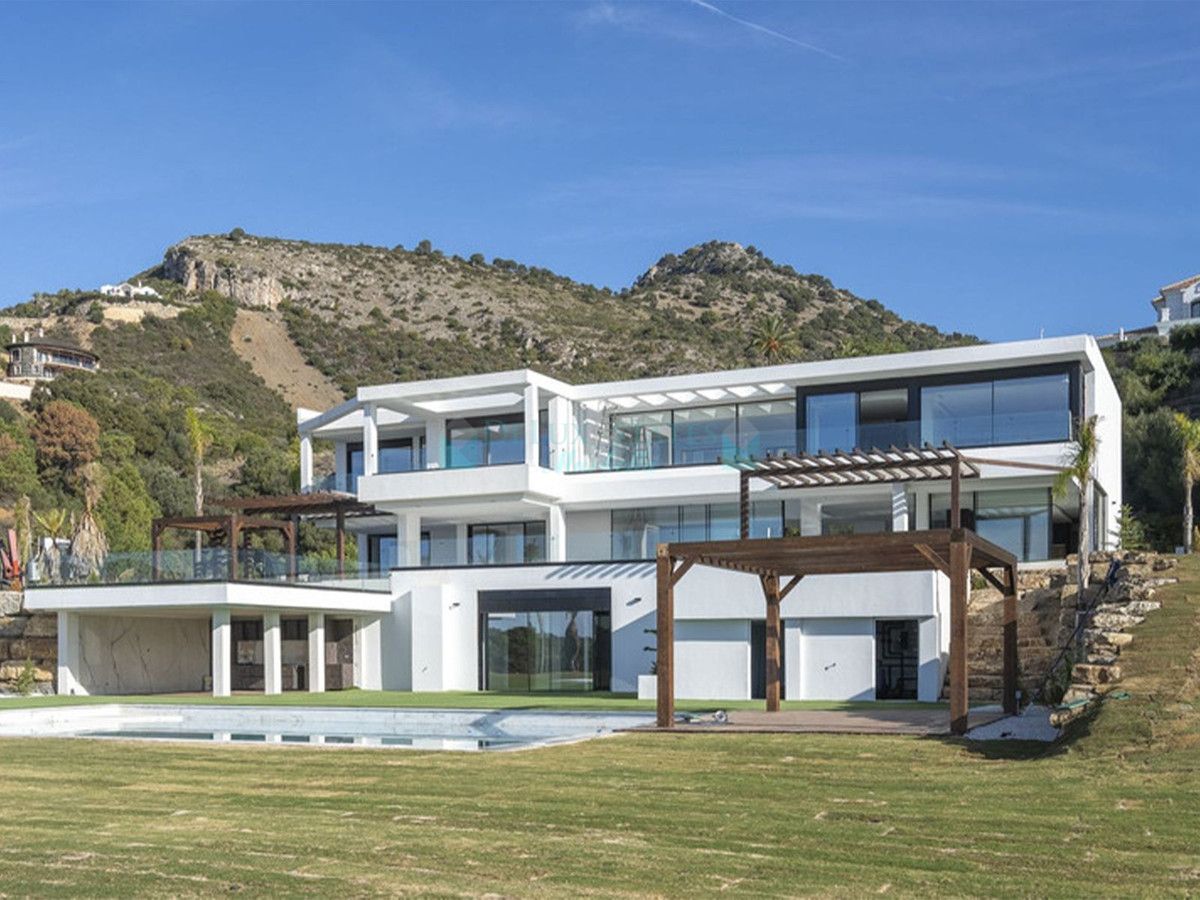 Villa for sale in Benahavis