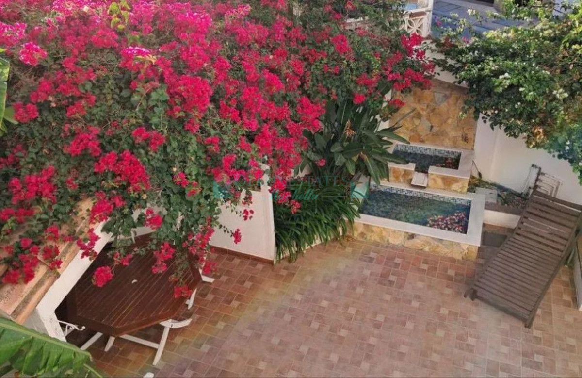 Town House for sale in Estepona