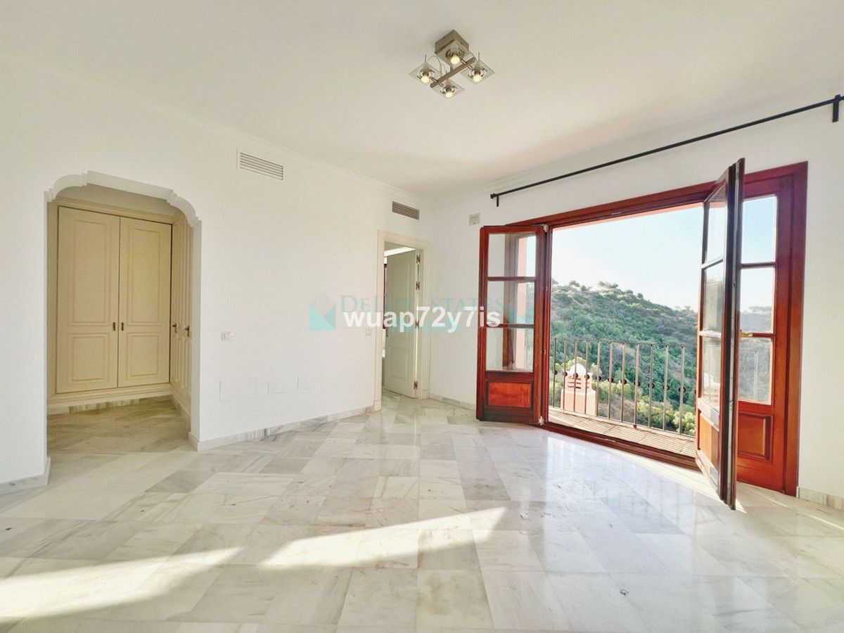 Town House for sale in Benahavis