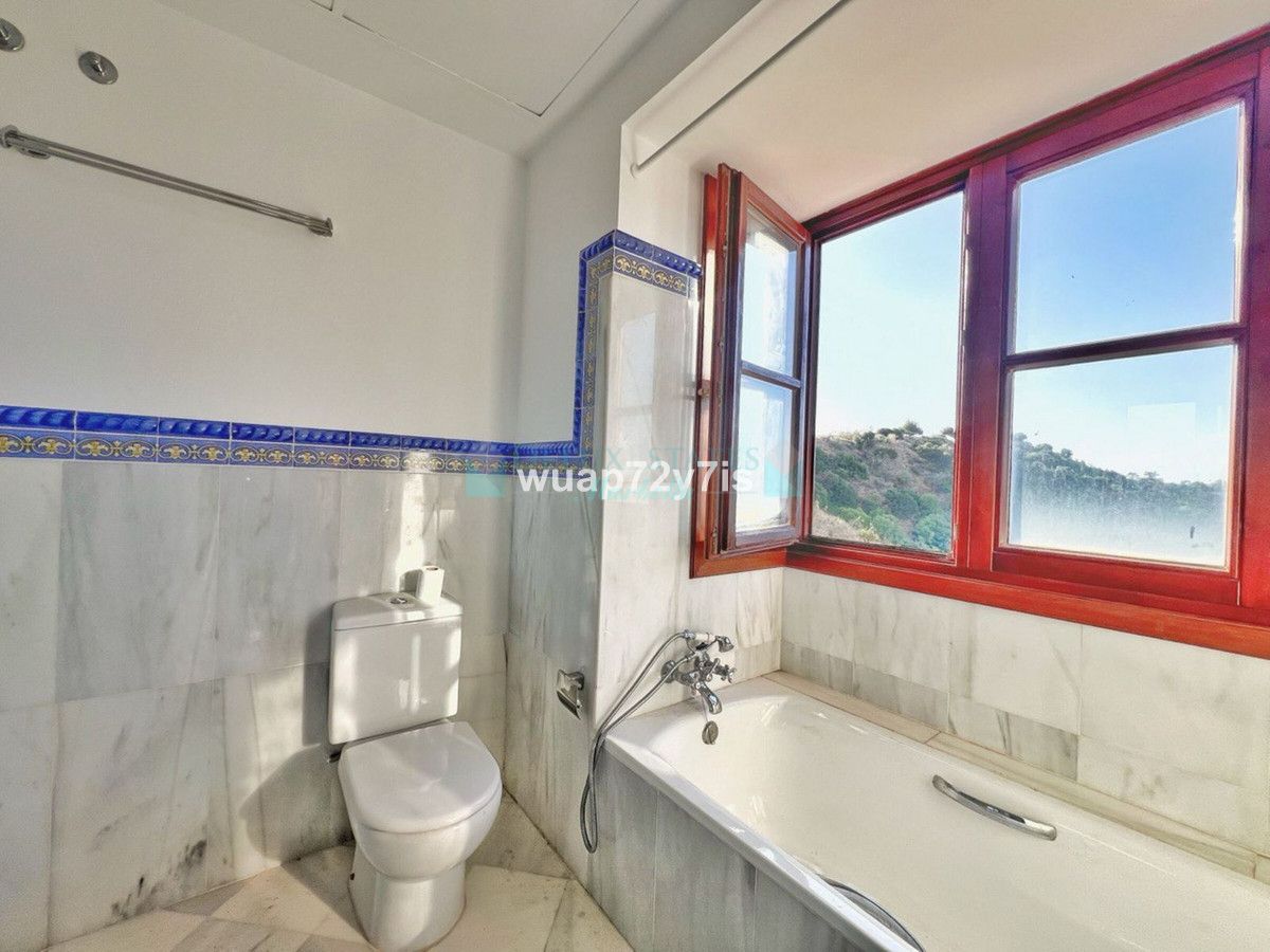 Town House for sale in Benahavis