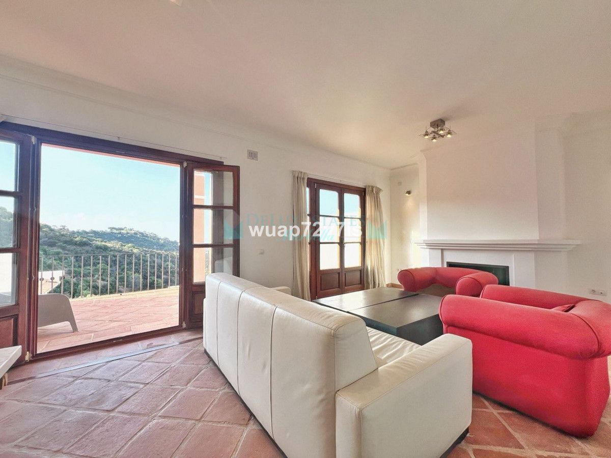 Town House for sale in Benahavis