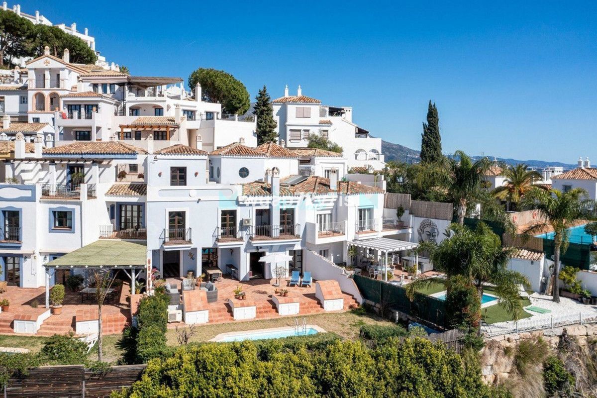 Town House for sale in Benahavis