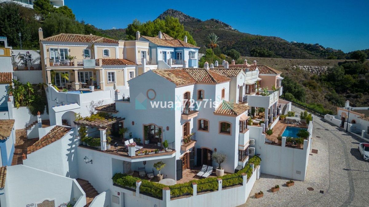 Town House for sale in Benahavis