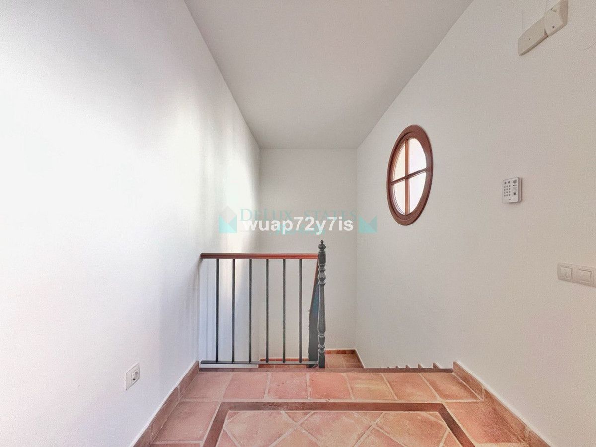 Town House for sale in Benahavis