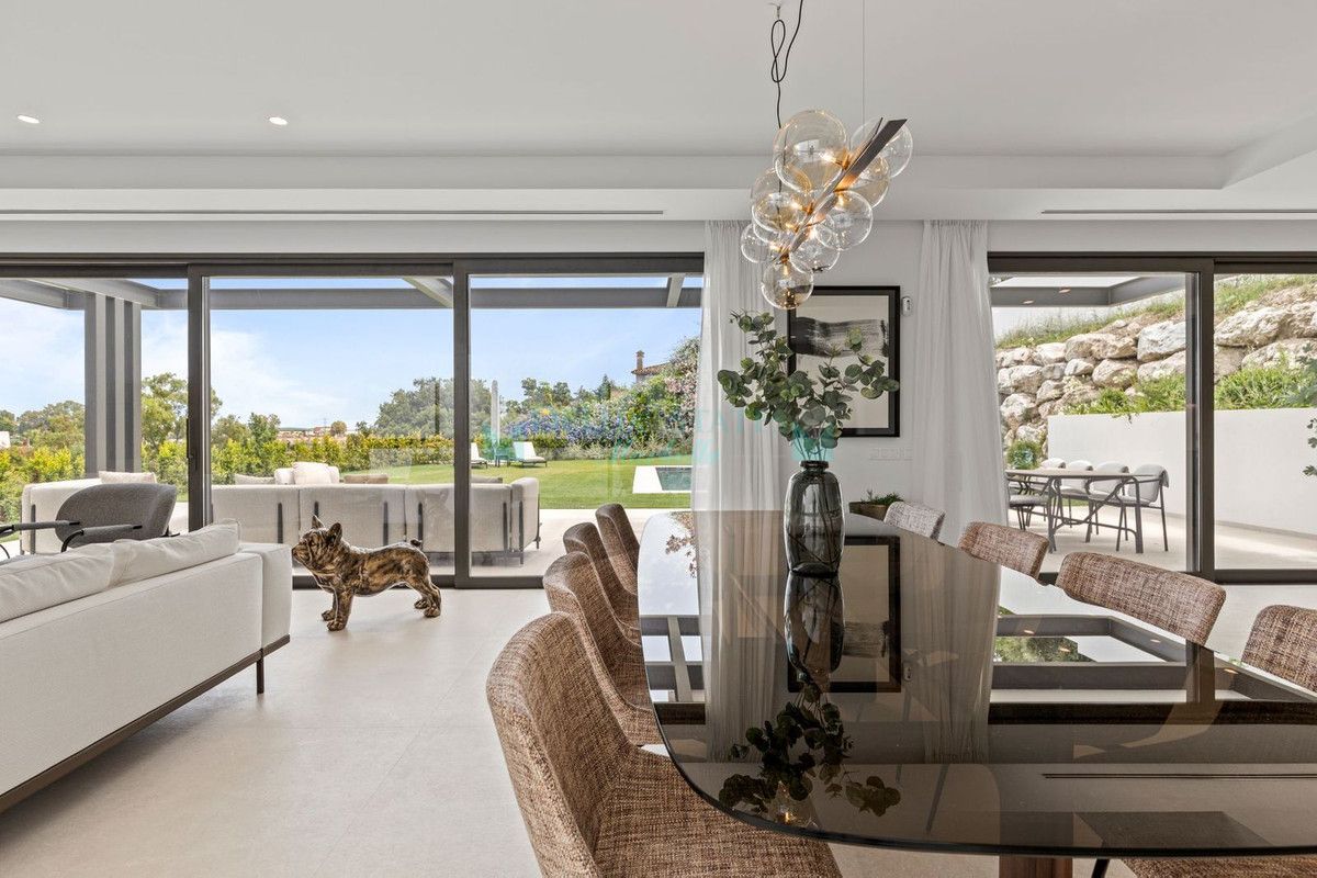 Villa for sale in Benahavis