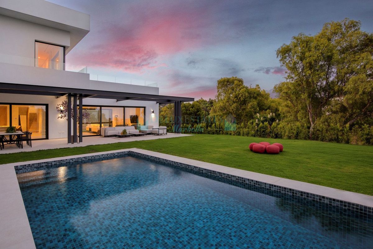 Villa for sale in Benahavis